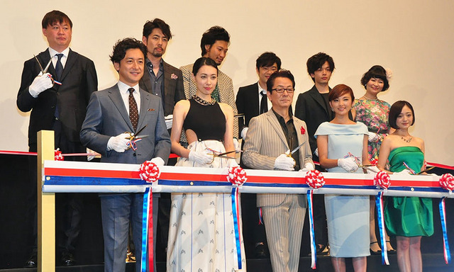 水谷豊、田中麗奈、吹石一恵、安達祐実、尾上寛之、中村倫也、山中崇史、野口かおる、石丸幹二、橋本一監督/『王妃の館』初日舞台挨拶