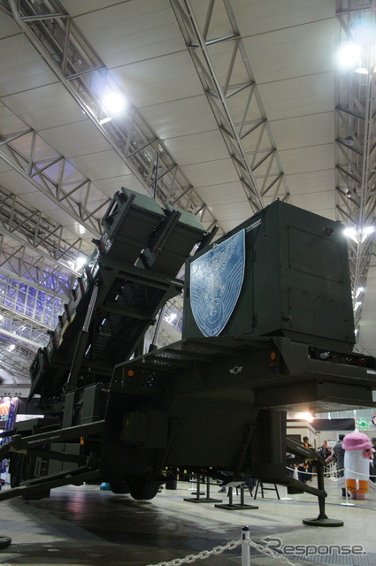 「PAC3発射機」とのことだったが、実際に展示されていたのは、大型弾を使用するPAC2発射機だった。