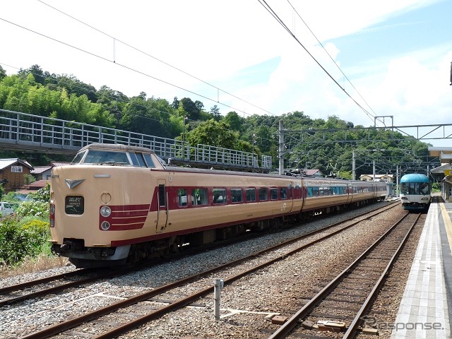 南紀・北近畿地区の特急で運用されてきた旧国鉄時代製造の381系は289系の投入により順次廃車される。写真は北近畿地区の381系。