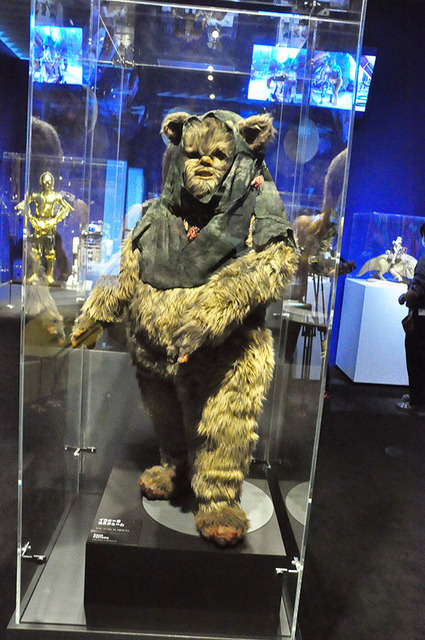 「スター・ウォーズ展 未来へつづく、創造のビジョン。」 - (C) &TM Lucasfilm Ltd