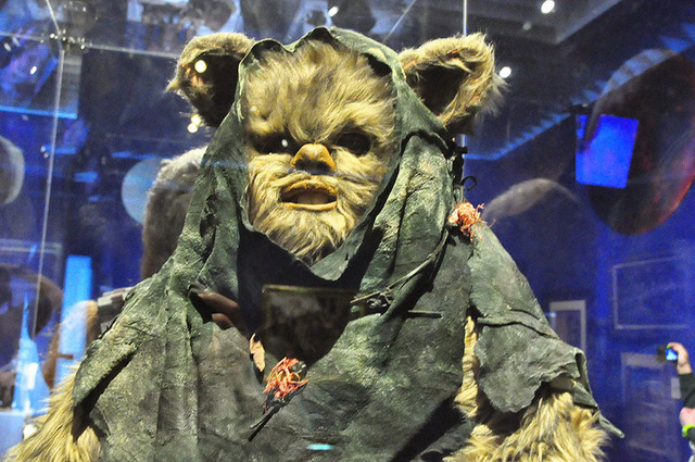 「スター・ウォーズ展 未来へつづく、創造のビジョン。」 - (C) &TM Lucasfilm Ltd