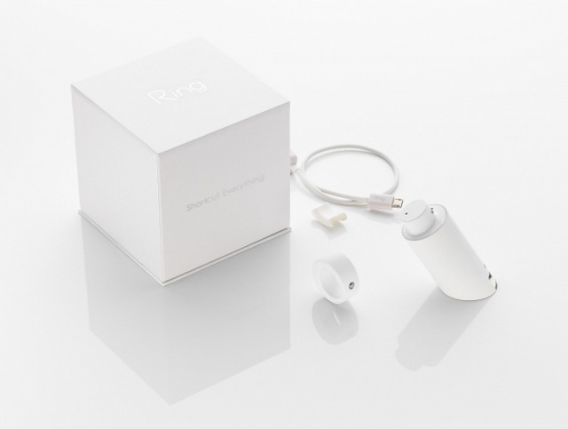 「Ring ZERO」用バッテリーチャージャー、USBケーブル、サイズ調整器具などが付属する