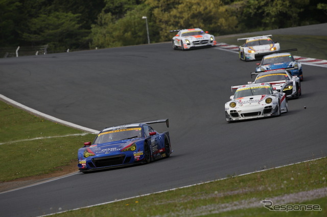 決勝8位の#61 BRZ(写真先頭)。
