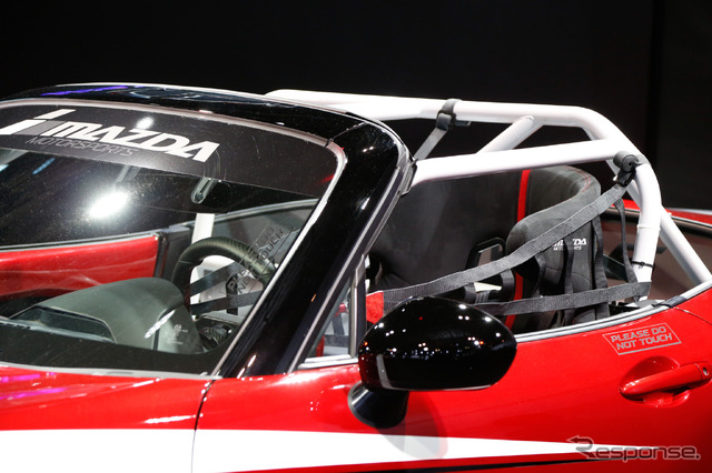 マツダ ロードスター グローバルMX-5カップ参戦マシン(東京オートサロン15)