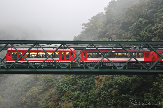 箱根登山鉄道の鉄道線やケーブルカー、箱根海賊船などは平常通り運行している。写真は箱根登山鉄道の鉄道線。