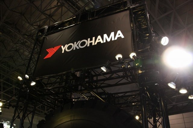 【超会議2015】初音ミクBMWと横浜ゴムのカンケイって?タイヤ尽くしのブースレポ