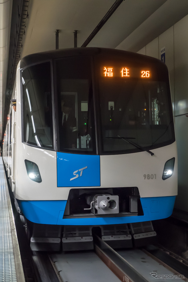 札幌市地下鉄18年ぶりの新車になる9000形の第1編成が5月8日から営業運行を開始した。写真は福住方先頭車の9801。