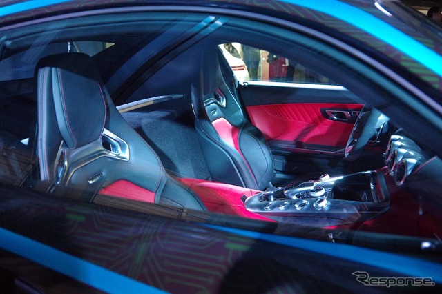 『ネクストライドロン』として劇場版仮面ライダードライブに登場するメルセデス AMG GT