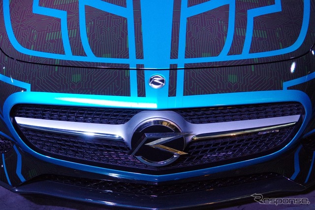 『ネクストライドロン』として劇場版仮面ライダードライブに登場するメルセデス AMG GT