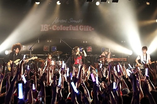 鈴木このみ 1年ぶりのワンマンライブを開催 「武道館、行きたいです!」の宣言も