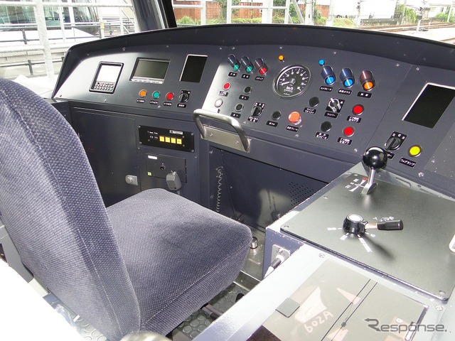 運転体験会は6月14日に行われる。写真は富山ライトレールTLR0600形電車の運転台。
