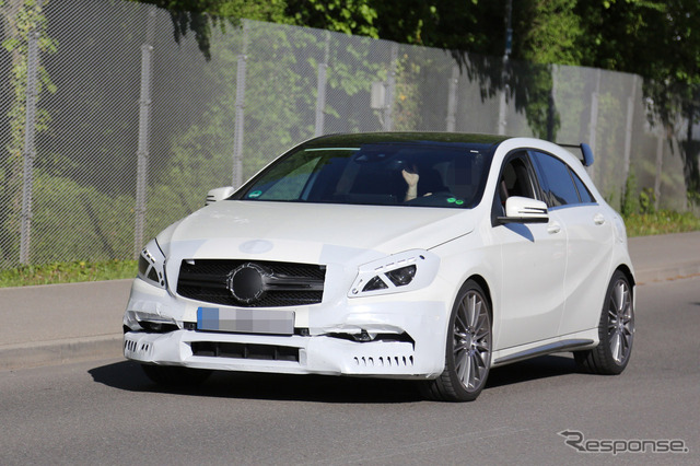 メルセデス A45 AMG にもついにルーフスポイラー装着か
