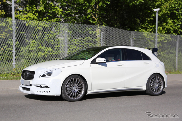 メルセデス A45 AMG にもついにルーフスポイラー装着か