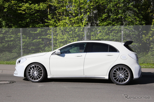 メルセデス A45 AMG にもついにルーフスポイラー装着か