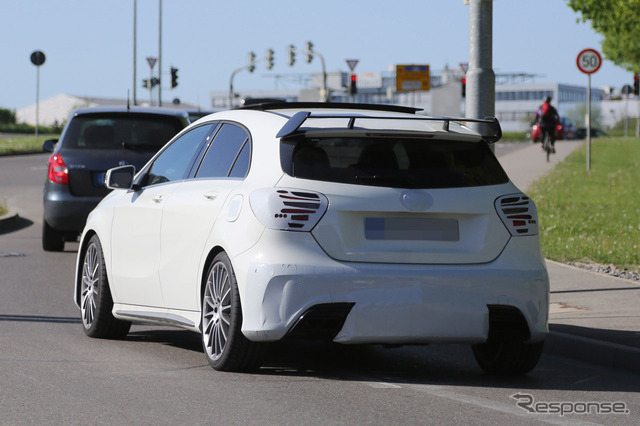 メルセデス A45 AMG にもついにルーフスポイラー装着か