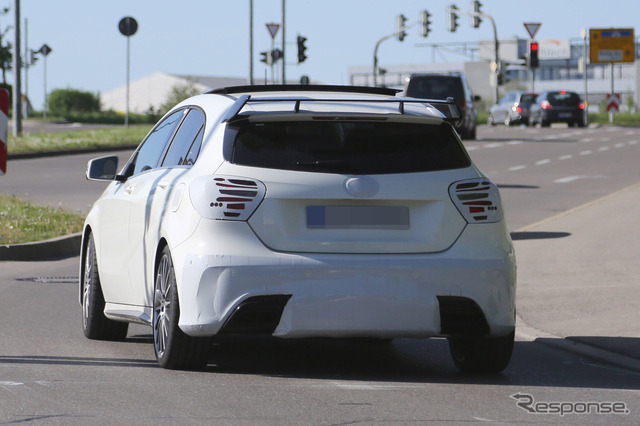 メルセデス A45 AMG にもついにルーフスポイラー装着か