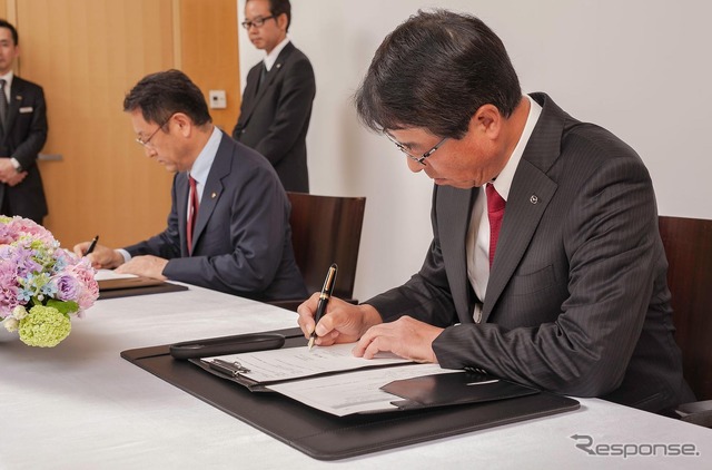 トヨタとマツダ、業務提携へ基本合意(トヨタ豊田章男社長とマツダ小飼雅道社長)