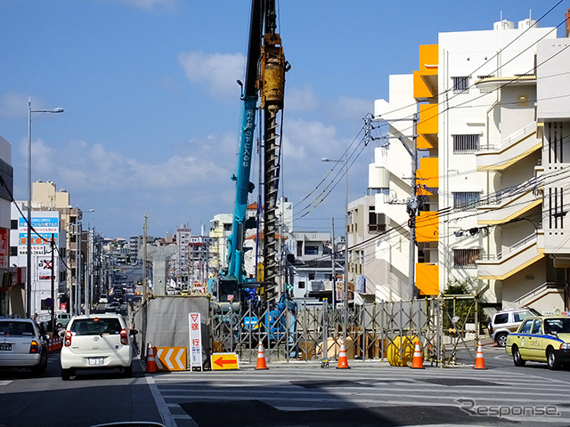 汀良交差点の北側で準備されているモノレール用橋脚(C地点)