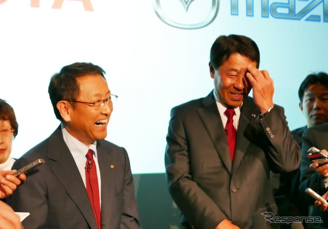 トヨタ豊田章男社長とマツダ小飼雅道社長