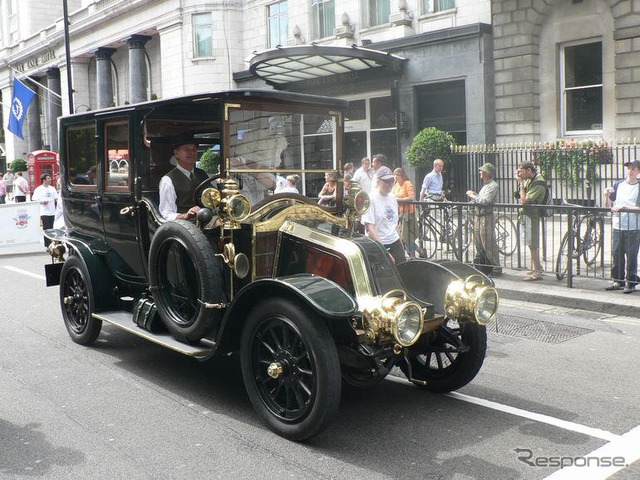 【ロンドンモーターショー06】パレード写真蔵…1900年代から、戦車も登場