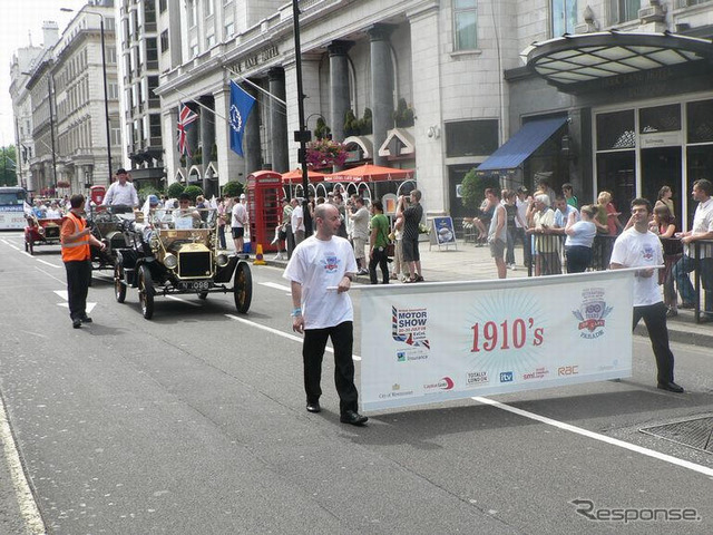 【ロンドンモーターショー06】パレード写真蔵…1900年代から、戦車も登場