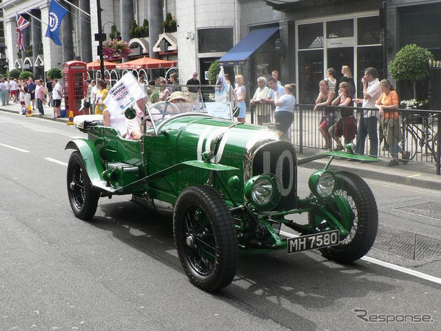 【ロンドンモーターショー06】パレード写真蔵…1900年代から、戦車も登場