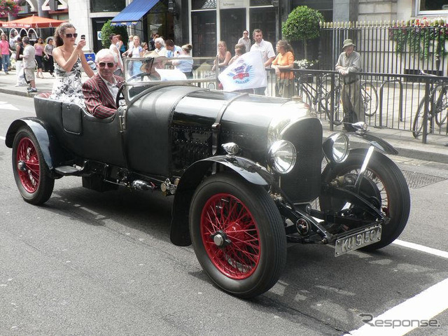 【ロンドンモーターショー06】パレード写真蔵…1900年代から、戦車も登場