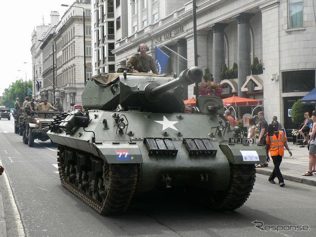 【ロンドンモーターショー06】パレード写真蔵…1900年代から、戦車も登場