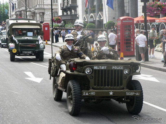 【ロンドンモーターショー06】パレード写真蔵…1900年代から、戦車も登場