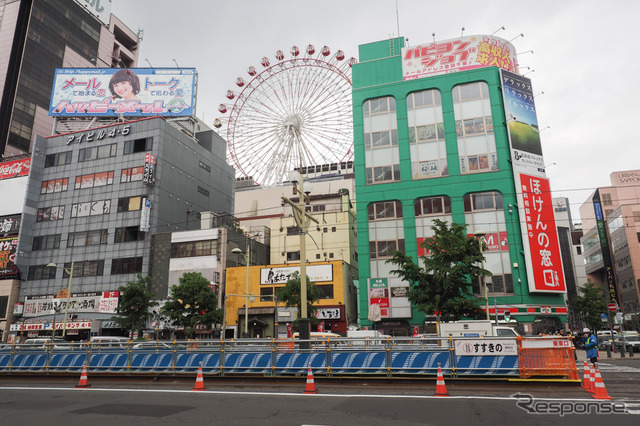 南側から移設されたすすきの停留場を見る。