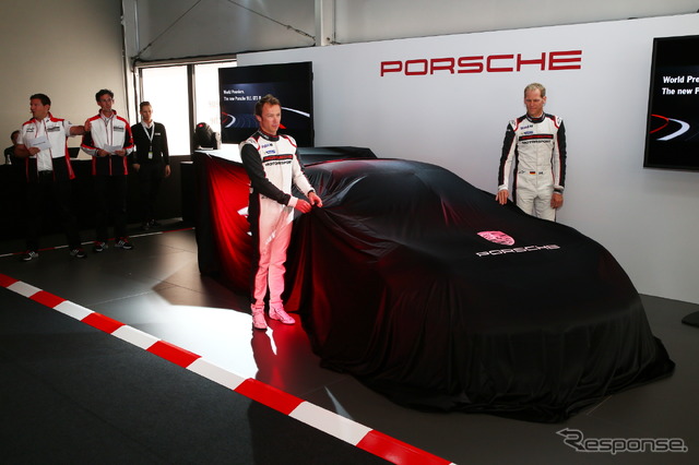 ニュル24時間の会場で行われた新型『911 GT3R』アンベールの様子