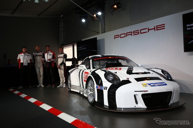 ニュル24時間の会場で行われた新型『911 GT3R』アンベールの様子