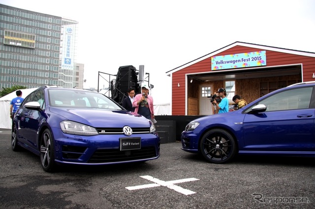 VW ゴルフRヴァリアント(右)と同車ローンチエディション(右)
