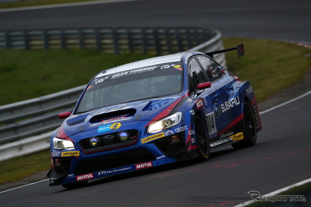 驚異的なペースで総合21番手を走行中の114号車スバルWRX STI