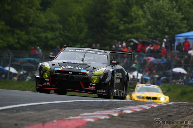 35号車日産GT-Rは総合11位を走行