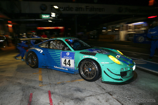 ファルケンカラーでお馴染みの44号車ポルシェGT3Rが表彰台獲得