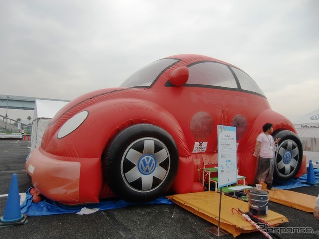 The  Beetle トランポリンバルーンハウス