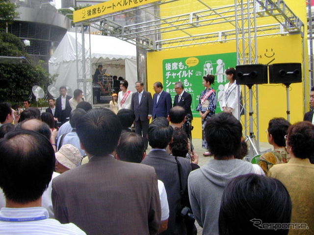 ミス日本と張会長がドカン…シートベルトを後席でも