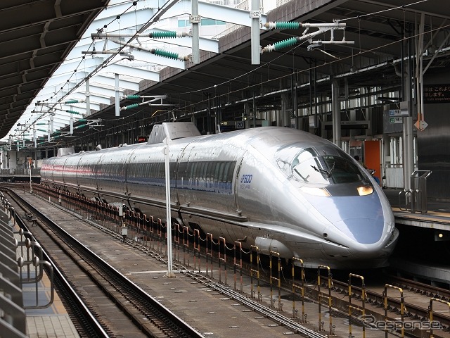新幹線電車は写真の500系など6両を収蔵する。