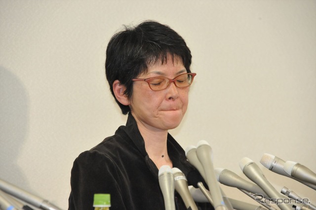 笑顔を見せていた萩原まゆ美さんだが、時折なんども唇をかみしめた