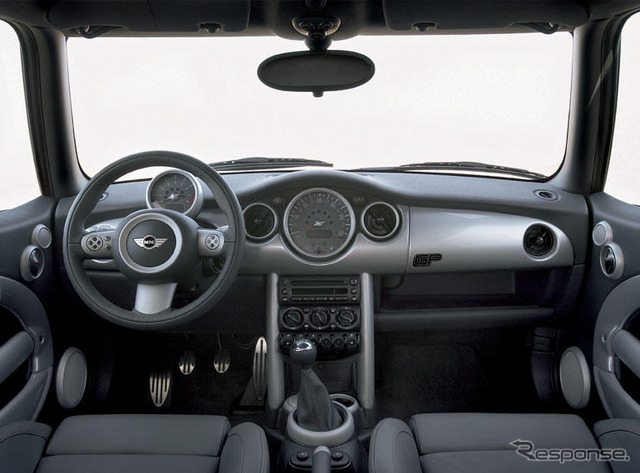 【写真蔵】限定2000台のバカッ速MINI …ギュイーンッ