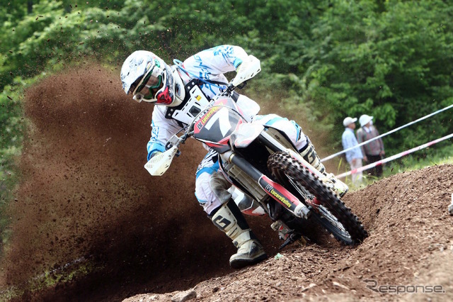 スタートが決まり、苦手な爺が岳でAA2優勝を飾った榎田諒介(CRF250R)