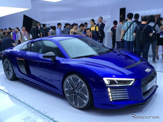 アウディ 新型 R8 e-トロンの自動運転コンセプトカー(CESアジア 15)