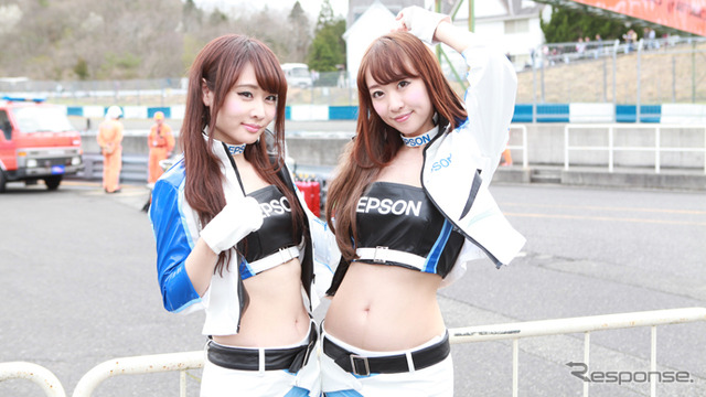 スーパーGT『Epson Nakajima Racing Girl』坂植由梨子・文山恵
