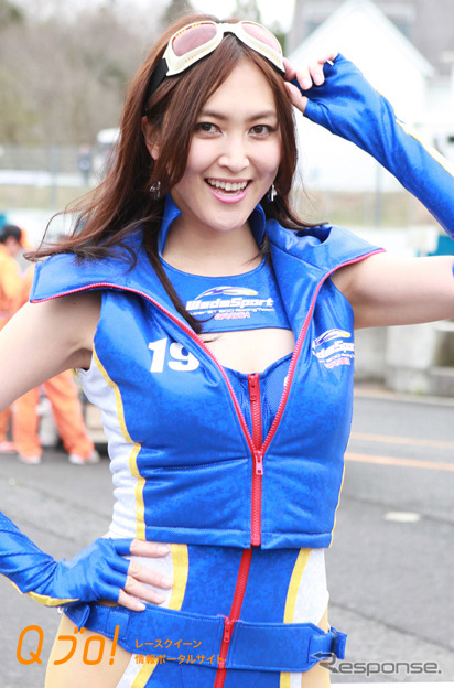 SUPER GT『WedsSport Racing Girls』大津リサ・仲村ありさ