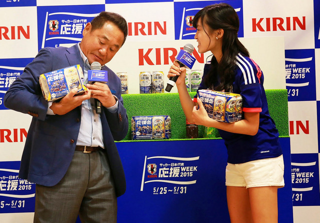 松木安太郎、小島瑠璃子/「サッカー日本代表応援WEEK2015」キックオフイベント