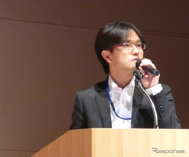 国土交通省自動車局環境政策課課長補佐（総括）永井啓文氏が登壇し「自動車を巡る環境行政について―豊かな未来社会に向けて―」というタイトルのもとに講演を行った。