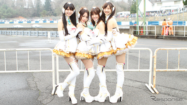 スーパーGT 『レーシングミクサポーターズ2015』荒井つかさ・山村ケレール・水谷望愛・熊江流唯