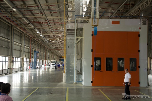 DICVのオラガダム工場内に新たに開設したバス生産工場
