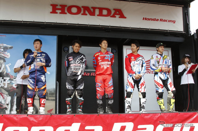Honda モトクロスライダーによるトークショー。